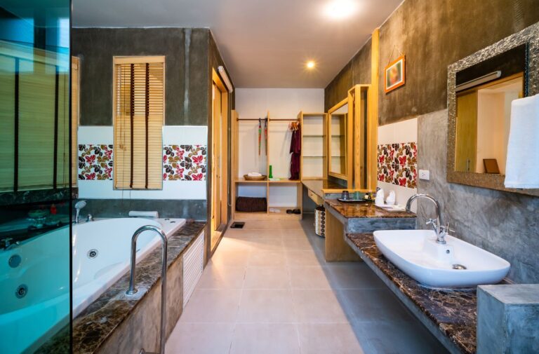 2025 Bathroom Trends: From Minimalist Luxury to Smart Wellness